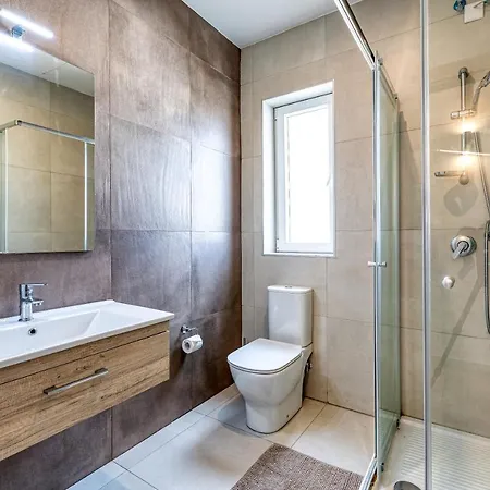 Stunning 2br Penthouse With Beautiful Harbour View By 360 Estates *